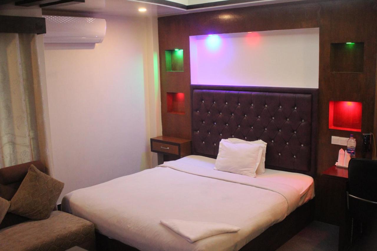 Hotel Blue Bird Дакка Екстер'єр фото