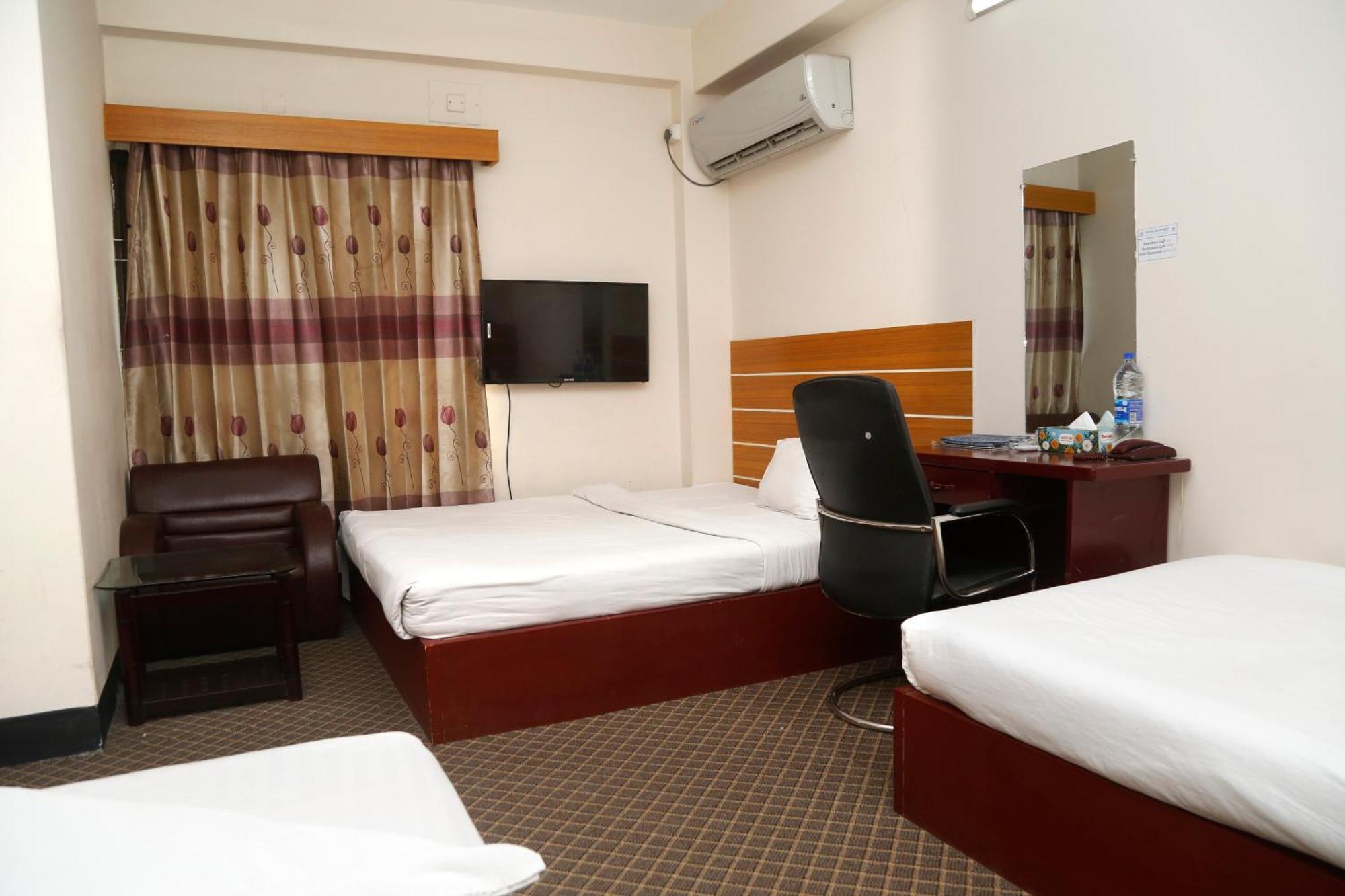 Hotel Blue Bird Дакка Екстер'єр фото