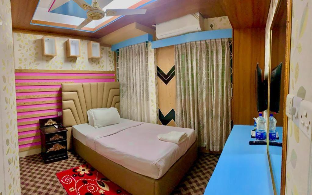 Hotel Blue Bird Дакка Номер фото