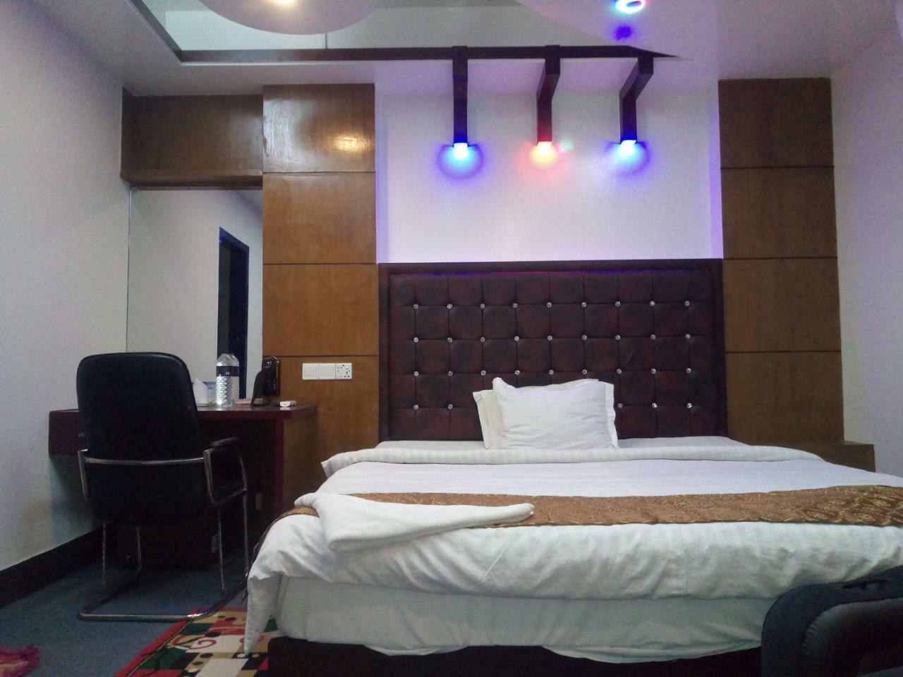 Hotel Blue Bird Дакка Екстер'єр фото